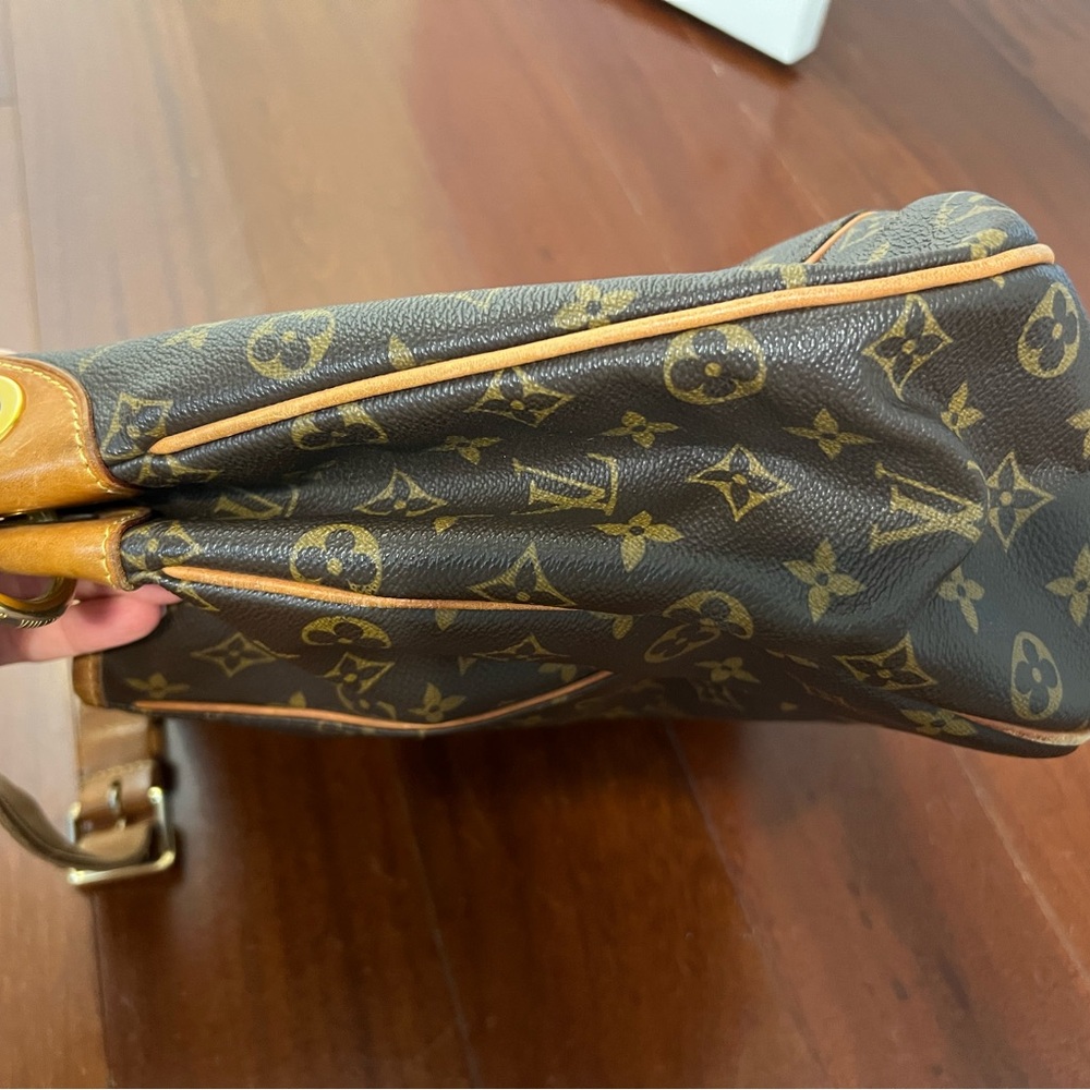 Louis Vuitton Galliera PM Monogram – Discontinued – Priced to Reflect Wear - Picture 6 of 8